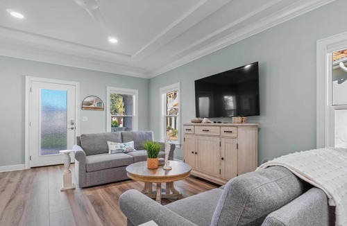 Destin Cottage | Super Nice & Renovated 2BR/2BA Cottage*Walk to the Beach*Dog May Be OKAY!