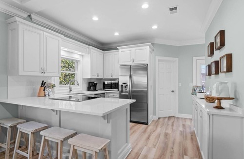 Destin Cottage | Super Nice & Renovated 2BR/2BA Cottage*Walk to the Beach*Dog May Be OKAY!