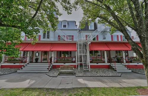Milford House | Superior King, Tom Quick Inn, On-site Restaurant, Historic Milford Charm