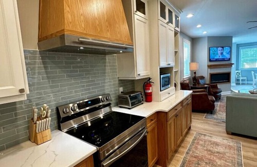 Town Bank House | SUR LA MER is a new stunning bayside retreat 2 blocks from the bay beach
