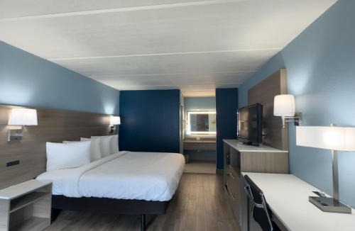 Northside Cabin | SureStay by Best Western Jacksonville Airport