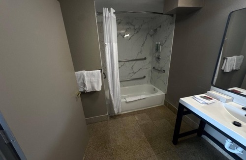 Chamblee Hotel | SureStay by Best Western Atlanta Northeast