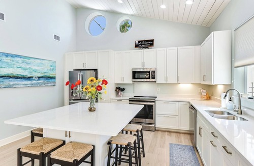 Holmes Beach House | Surfside AMI; backyard oasis steps to beach, heated pool, putting green,+gear!