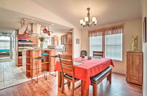 Garden City House | Surfside Beach Home w/Resort Perks: Walk to Beach