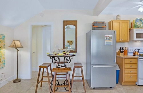 Uptown - Upper Duval Condo | *SUZY'S PARROT PERCH @ OLD TOWN* Cozy 2nd Floor Condo + LAST KEY SERVICES.