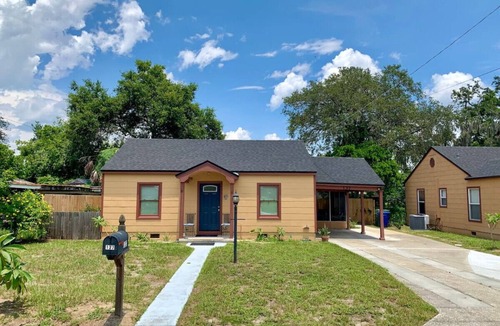 Winter Haven Cottage | Sweet Cottage 5 mi to Legoland & 0.5 mi to dwntwn