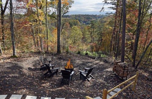Turtletown House | Sweet Creek Retreat-Luxury Tiny Cabin-View-WIFi-Hot tub-Firepit Area-Smart TVs