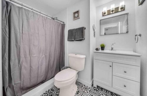 Fort Lauderdale House | Sweet Escape 5 br/2ba min from airport and beach
