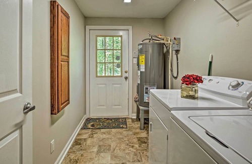 Addison Heights House | ‘Sweet Escape Guest House’ - Pet Friendly!