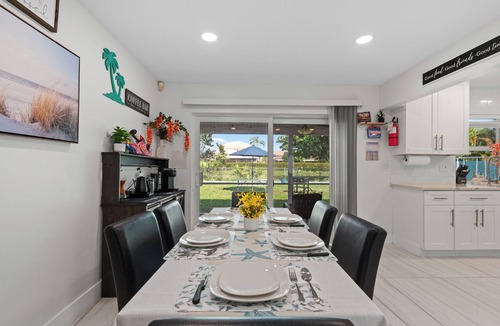 Riviera Beach House | Sweet Pink House, Near Airport/Peanut Island/Cacti Park and walk to Rapids Water Park