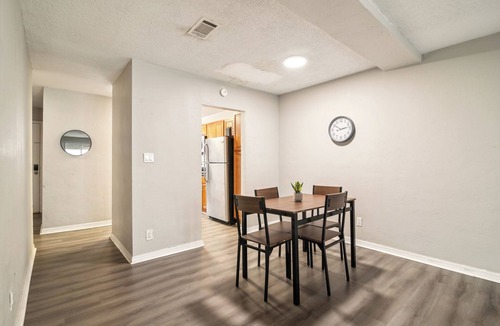 Gainesville Apartment | Sweetwater 8E I Beautiful 2Bd Apt I Free Parking