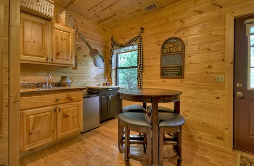Epworth Cabin | Sweetwater Escape | Hot Tub | Creek Access | Pool Table |