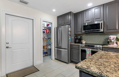 Estero House | SWFL Winter Retreat! HUGE Pool 25min to the beach!