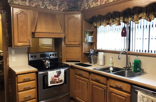 Jacksonville House | Swim in Large Salt Water Pool, Ride Bikes, Relax On Deck, Enjoy Theater Room