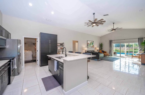 Groveland House | Swiss 49 - Lake Denise