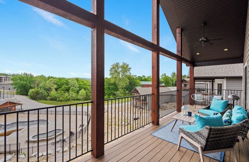 Indian Point House | Table Rock Lake 6 BR Lodge + Boat Slip + Hot Tub