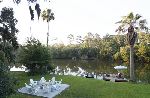 Savannah House | Talahi Tides Retreat: Lake, Spa, Near Downtown and Tybee Beach
