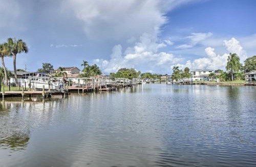 Bay Crest Park House | Tampa Home Near Boat Ramp about 10 Mi to Dtwn!