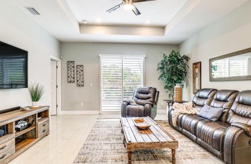 Carver City - Lincoln Gardens House | Tampa Home with Fire Pit, Yard, Cornhole and More!