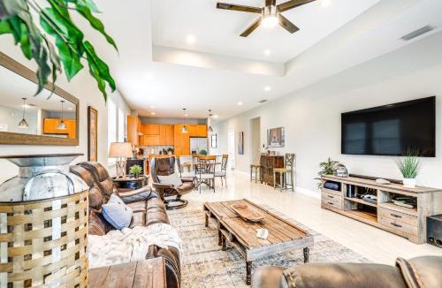 Carver City - Lincoln Gardens House | Tampa Home with Fire Pit, Yard, Cornhole and More!