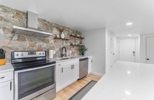 Egypt Lake-Leto Apartment | Tampa Lounge Oasis – Prime Spot Near Buccaneers Stadium,Airport & Moren