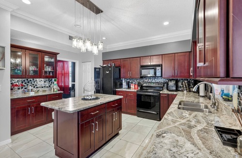 Brandon House | Tampa Luxury Estate: Pool, Theater, Fire Pit & Game Room- Sleeps 14+ in Brandon