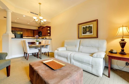 Carrollwood Condo | Tampa Resort Condo: Pool Access & Central A/C!