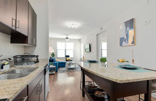 Carver City - Lincoln Gardens Apartment | Tampa Tropical-10 Min to Airport