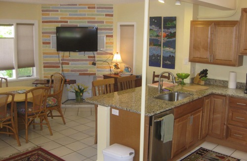 Siesta Key Apartment | Tangerine Dream, a peaceful getaway just 1.5 miles from beach & village