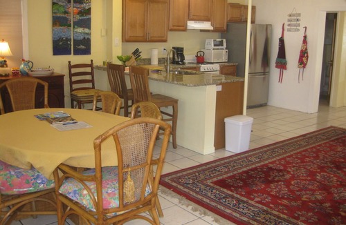 Siesta Key Apartment | Tangerine Dream, a peaceful getaway just 1.5 miles from beach & village