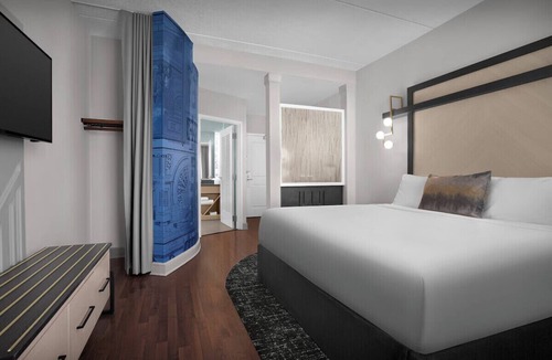 Southside Hotel | Tapestry Park King Suite w/Resort Pool & Gym