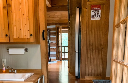 Newland Cabin | Taste of the Gorge - A True Log Cabin Experience