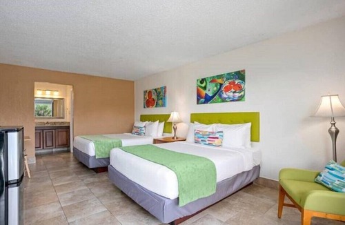 Historic Downtown Kissimmee Hotel | Tasteful Room with 2 DBL Beds Close to Must-see Attractions