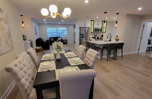 Ridge Wood Heights House | Tastefully remodeled pool home 7 minutes from the Siesta Key Beach