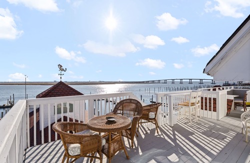 Old Town House | TAVERN ON THE BAY HOTEL - Bugsy Siegel Suite