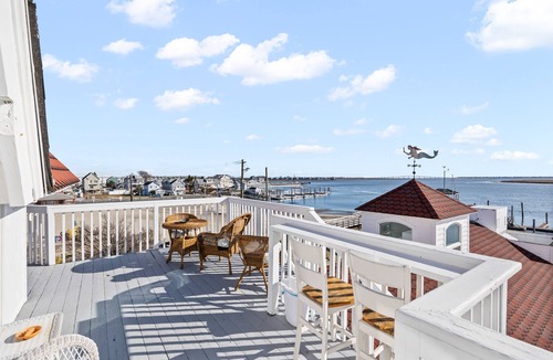 Old Town House | TAVERN ON THE BAY HOTEL - Bugsy Siegel Suite