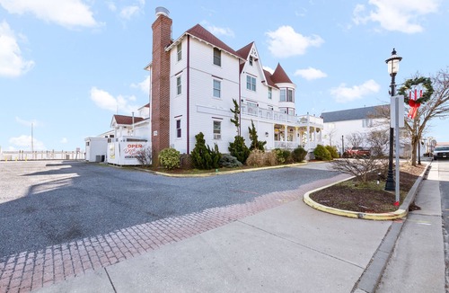 Somers Point House | TAVERN ON THE BAY HOTEL- Meyer Lansky Suite