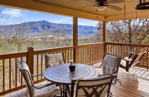 Wears Valley House | Teaberry Lodge by American Patriot Getaways