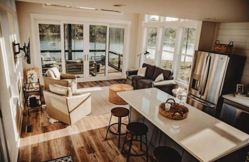 Tracy City House | Teacher's Lounge - Lakeside at Waters Edge