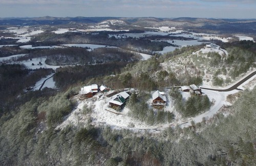 Tellico Plains Cabin | Tellico cabins, Deer Cabin With Hot Tub