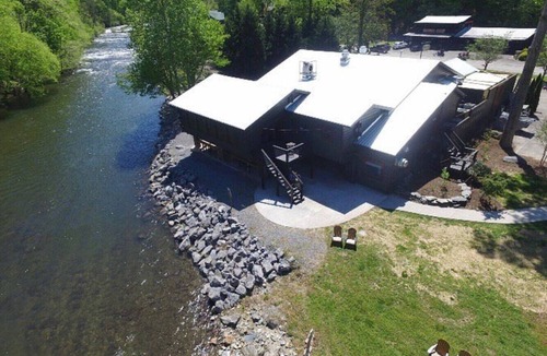 Tellico Plains House | Tellico Tiny Home | Mins to Skyway & Falls