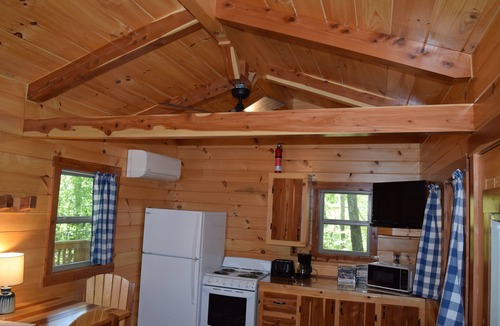 Whiteside Cabin | Tennessee River Gorge® Mt. #2 Treehouse "Amish Built"