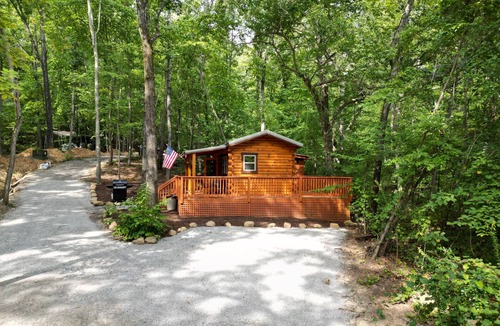 Whiteside Cabin | Tennessee River Gorge® Mt. #2 Treehouse "Amish Built"