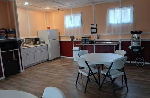 Graysville RV Rental | Tent Camp - Perfect campground just outside enchanting Dunlap for outdoor lovers