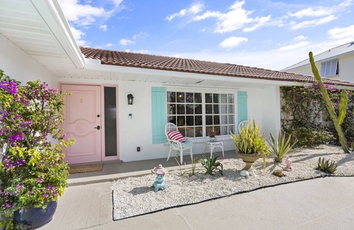 Jupiter House | Tequesta/Jupiter Pool Home close to Beaches and Dining. 2 miles to the beach.