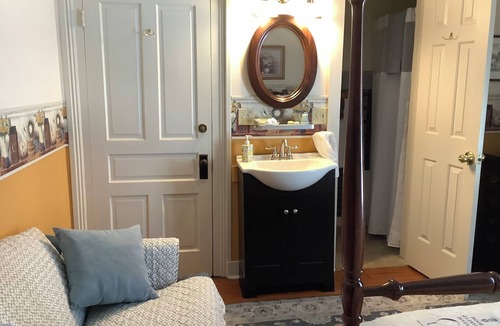 Burnsville Hotel | Terrell House B&B