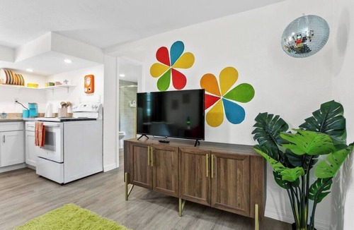 Seminole Heights Apartment | That 70s Themed Apt Close to Coffee, Food and Shops