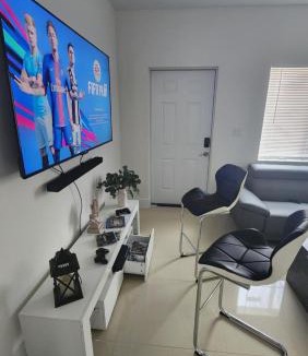 Gladeview House | The 305