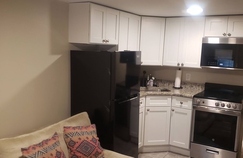 Collingdale Apartment | The Airport Lodge - 10 mins from Airport