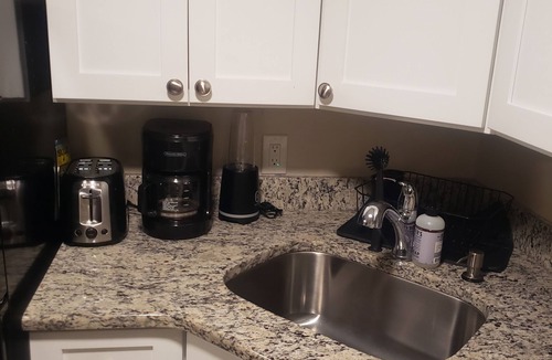 Collingdale Apartment | The Airport Lodge - 10 mins from Airport